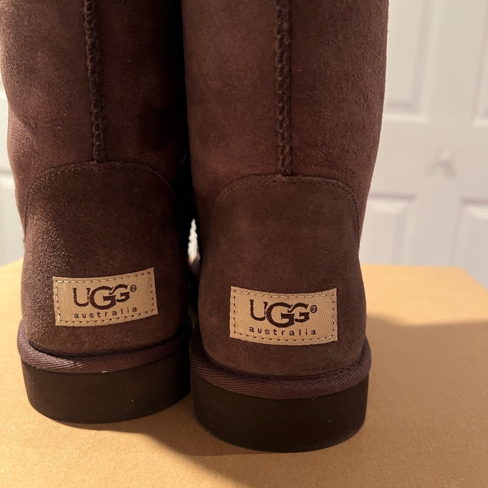 NWT UGG Classic Tall Women’s Boots in Chocolate - Picture 3 of 10